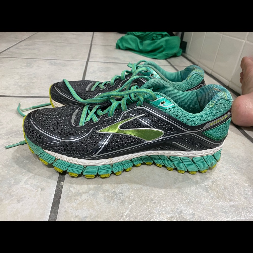 Brooks GTS